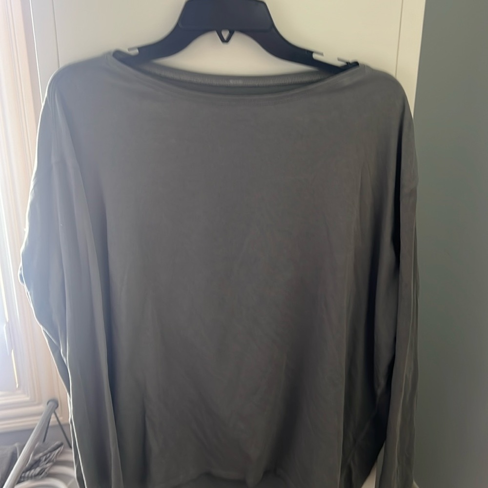 Lululemon back in action l/s tee.. either size 10 or 12.  Smoke free home